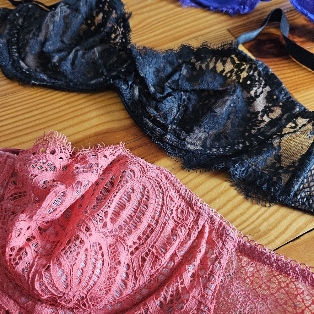 Lot of VS bras - Picture 3 of 5